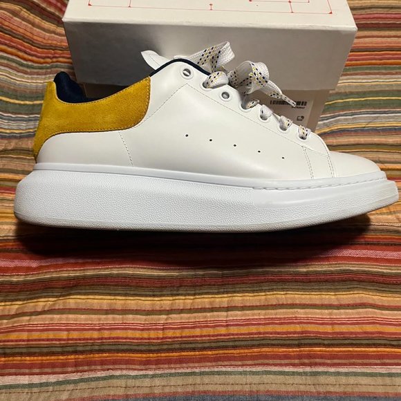 Alexander McQueen Oversized sneaker in White/Pop yellow/navy - Picture 4 of 5